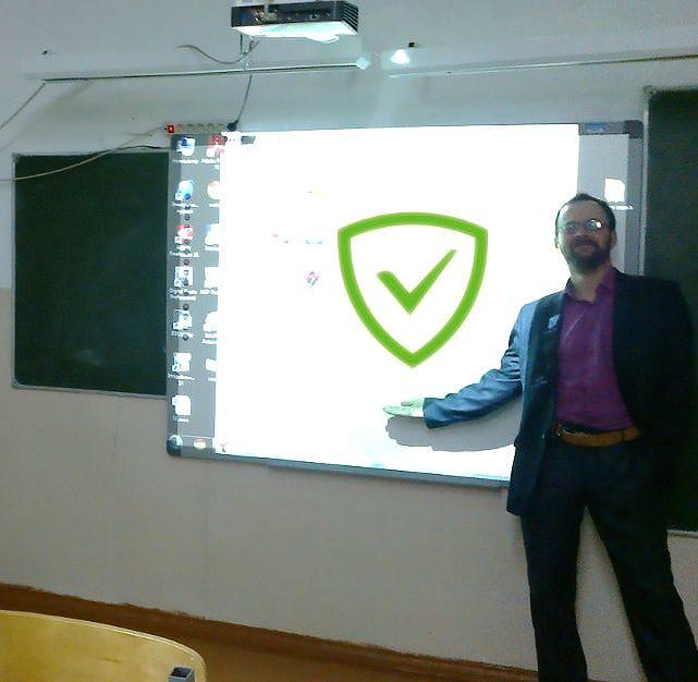 Помощь школам от AdGuard