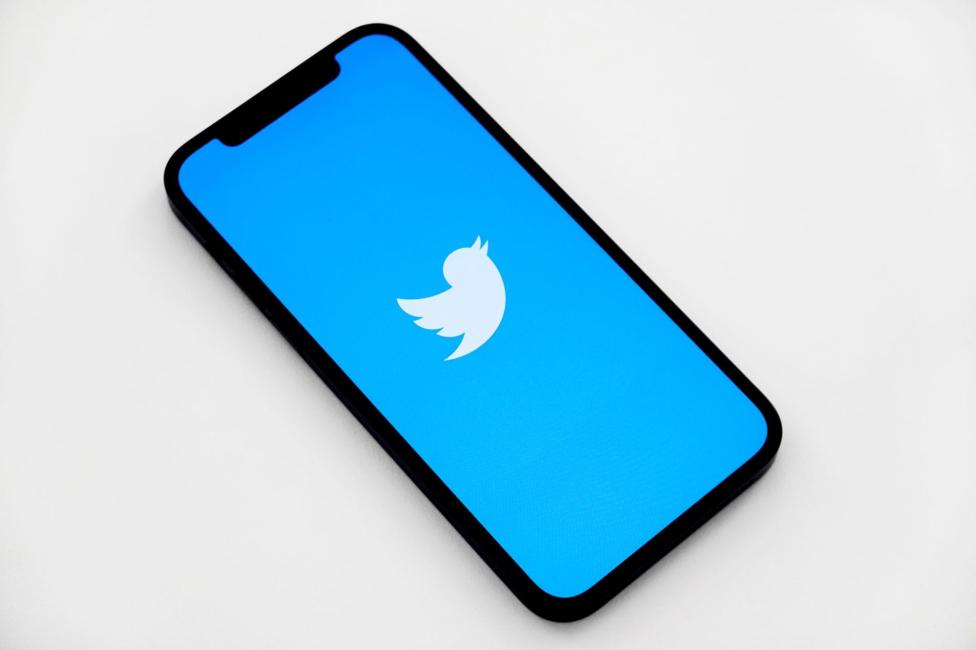 AdGuard hat jetzt Twitter auf Deutsch! Bonus: Gewinnspiel