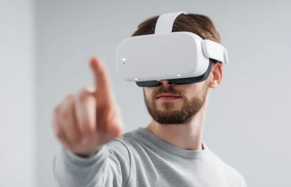 【AdGuard 登陆 Meta Quest 头显】VR 领域首批广告拦截程序之一