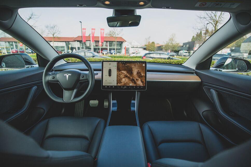L'histoire de mèmetisation des vidéos privées par les employés de Tesla et pourquoi c'est important